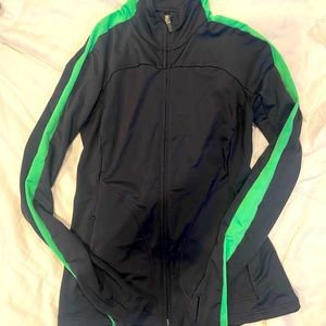 Gap fit athletic soloing sleeve shirt